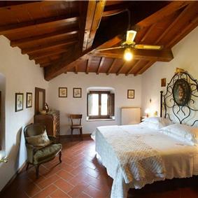 A selection of 2-3 bedroom apartments with shared pool near Florence, Sleeps 4-6